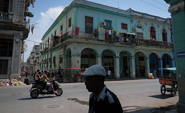 Exiliados cubanos denuncian represión, escasez y desesperanza tras abandonar la isla