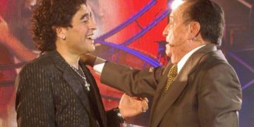 Maradona y Chespirito: un encuentro entre dos ídolos que terminó en lágrimas