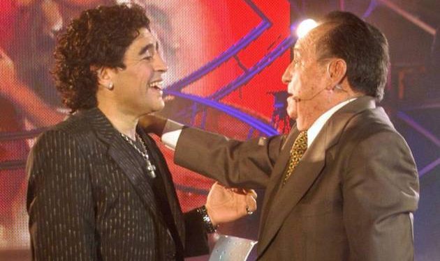 Maradona y Chespirito: un encuentro entre dos ídolos que terminó en lágrimas