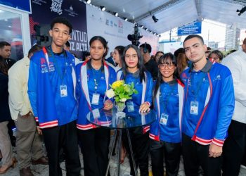 Cinco jóvenes dominicanos van tras Récord Guinness de lectura