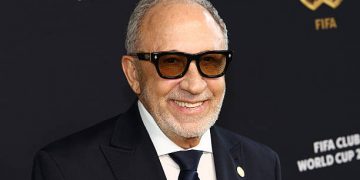 “Emilio Estefan: del hambre y el desamparo al imperio musical”.