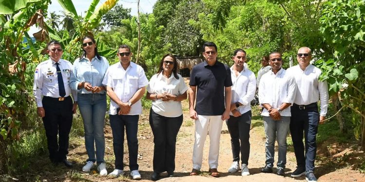 David Collado deja iniciada nuevas obras en Arroyo Barril, Samaná