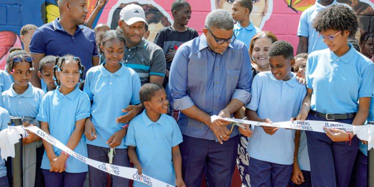 Robert Polanco supervisa Plaza Comunitaria en Bánica; entrega canchas y Paseos de Colores en Elías Piña y San Juan