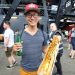 El Boomstick, el gigantesco hot dog en honor a Nelson Cruz de los Rangers que mide dos pies